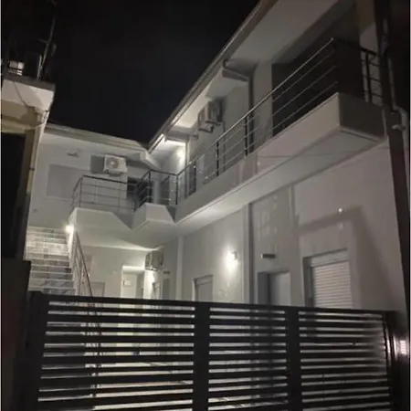 Όμορφο Δυάρι Με Βεράντα.! Apartment Kalamata Exterior photo